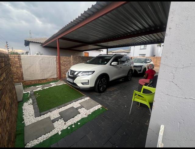 3 BEDROOM TOWNHOUSE FOR SALE IN CHANTELLE
